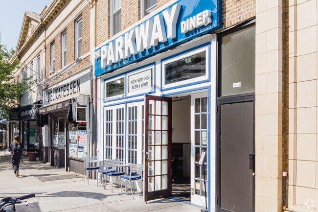 A blue and white sign for parkway diner